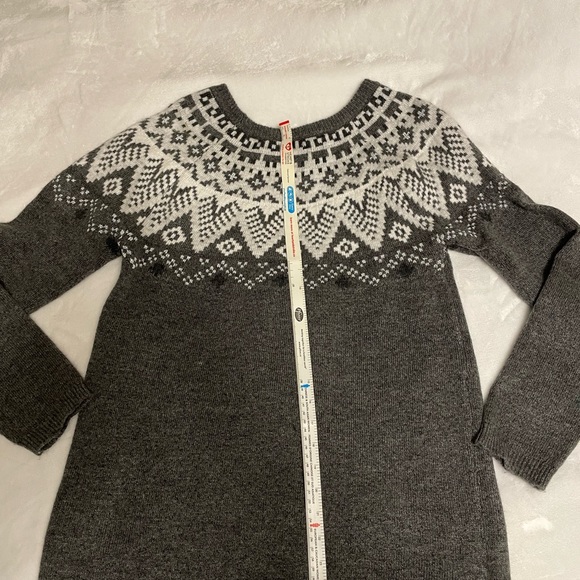Ladies patterned grey and white sweater. Size L. Washed but never worn. - Picture 4 of 9